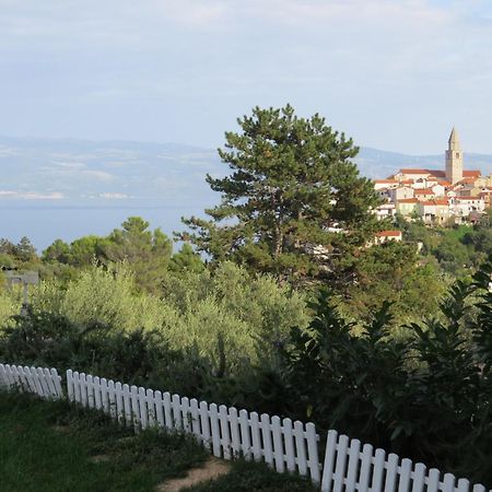 Apartmani Mariosa Vrbnik Exteriör bild